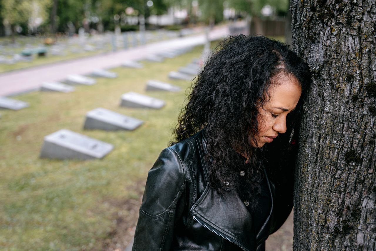 Social worker training on grief and loss